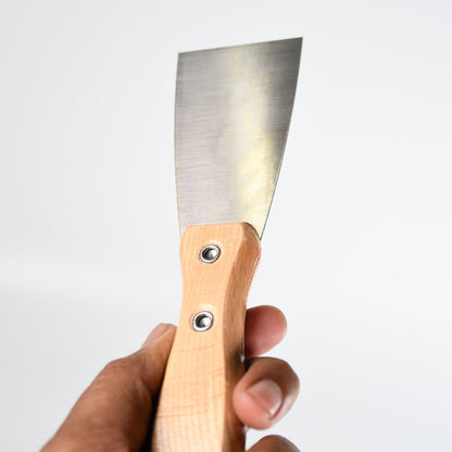 Durable putty knives