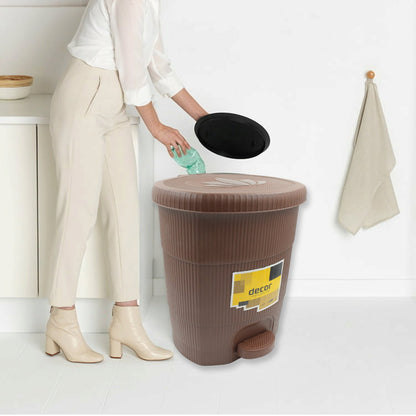 3636 Homeware Dustbin Clean Mini Small Size Plastic Pedal Dustbin Used For Kitchen, Office, Car (1 PC)