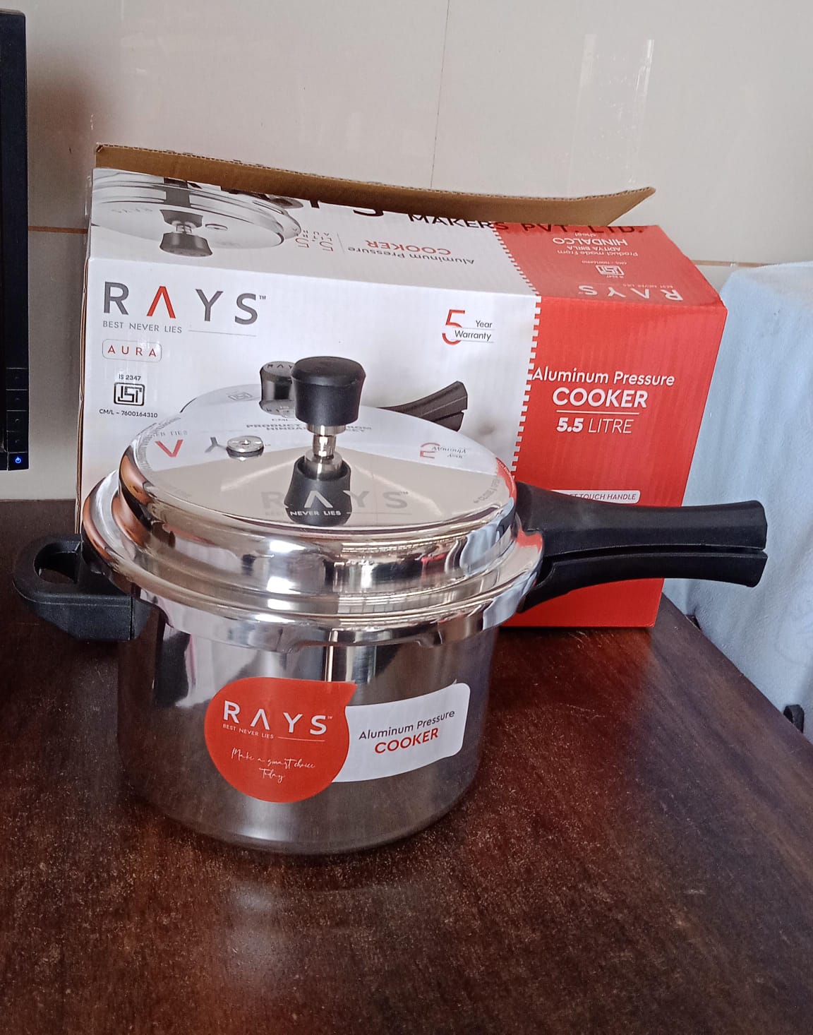 10285 Aluminium Rays Aura Pressure Cookers With Outer Lid (5.5 Litres / 5-Year warranty)